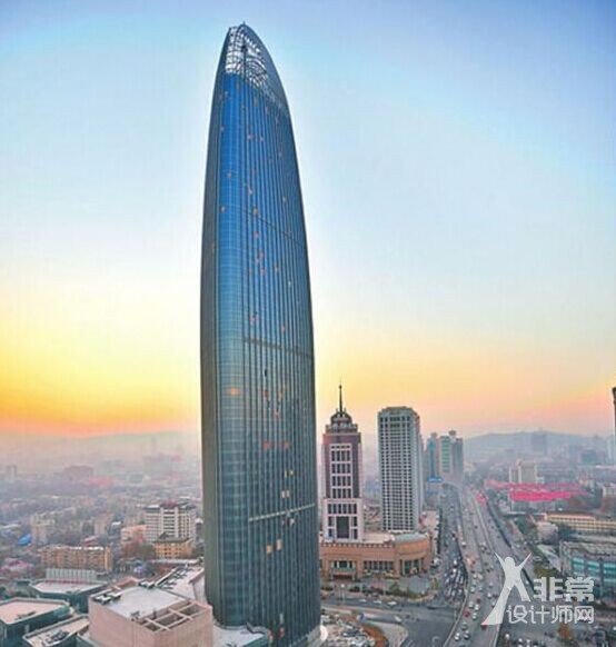从2010年打下地基,到2014年成长为300米高楼,济南        绿地中心